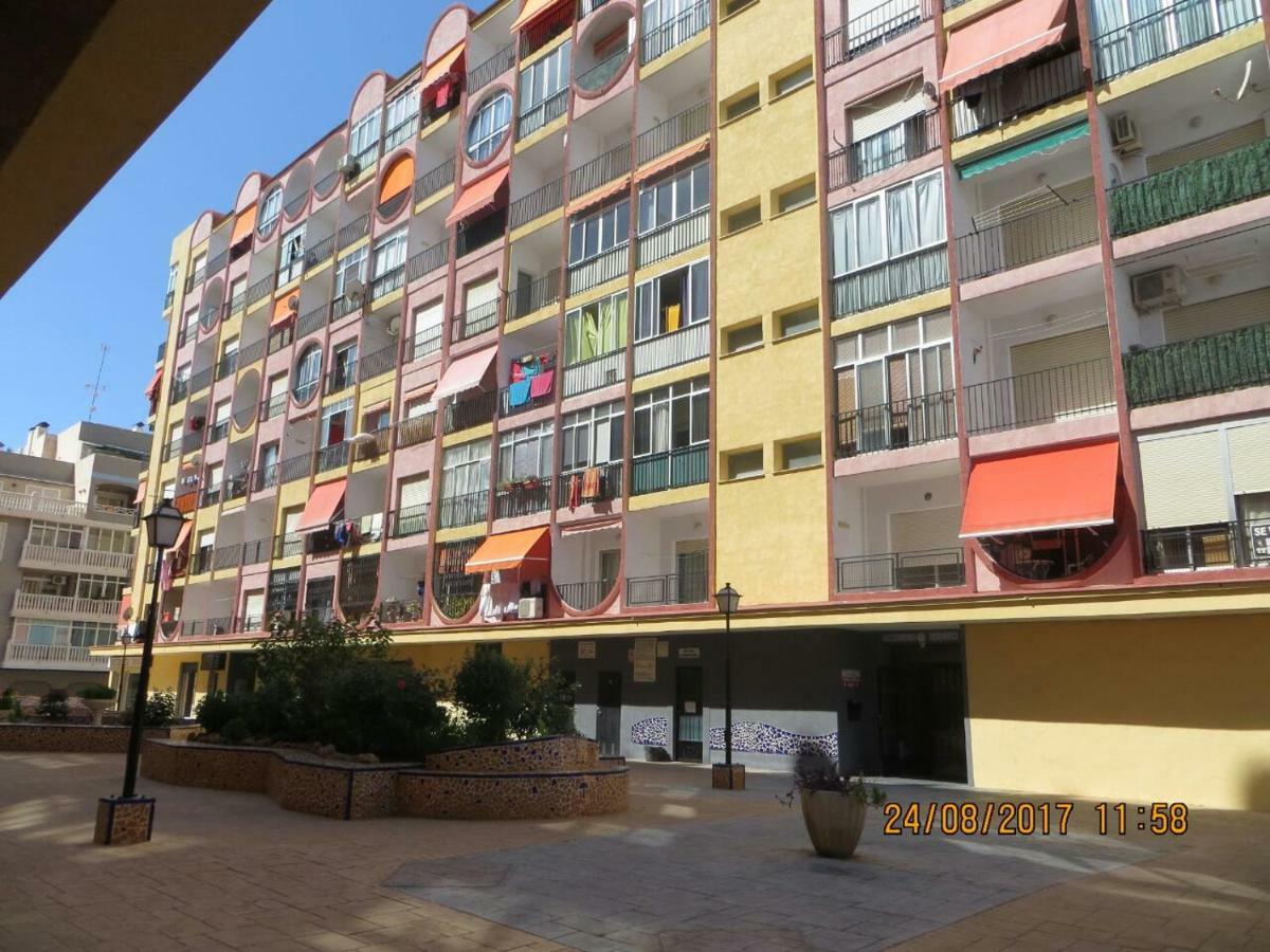 Cosy Studio Apartment In Torrevieja Eksteriør billede